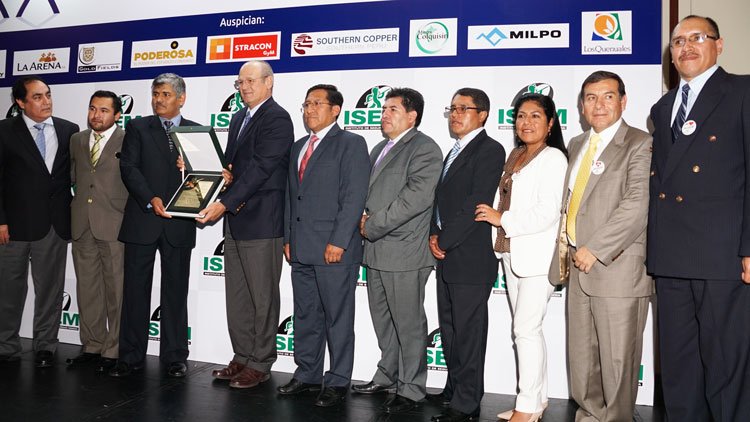 Placa de reconocimiento para Volcan Compañía Minera Acumulación Andaychagua Placa de reconocimiento para Volcan Compañía Minera Acumulación Andaychagua