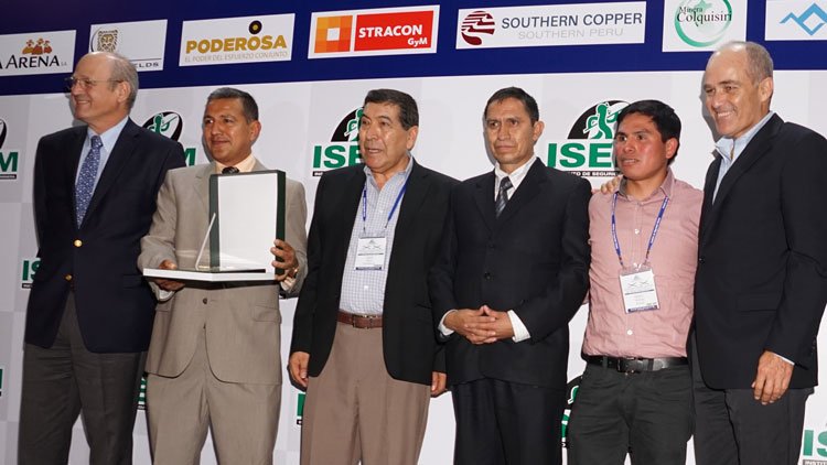 Placa de reconocimiento para Buenaventura Unidad Mallay Placa de reconocimiento para Buenaventura Unidad Mallay