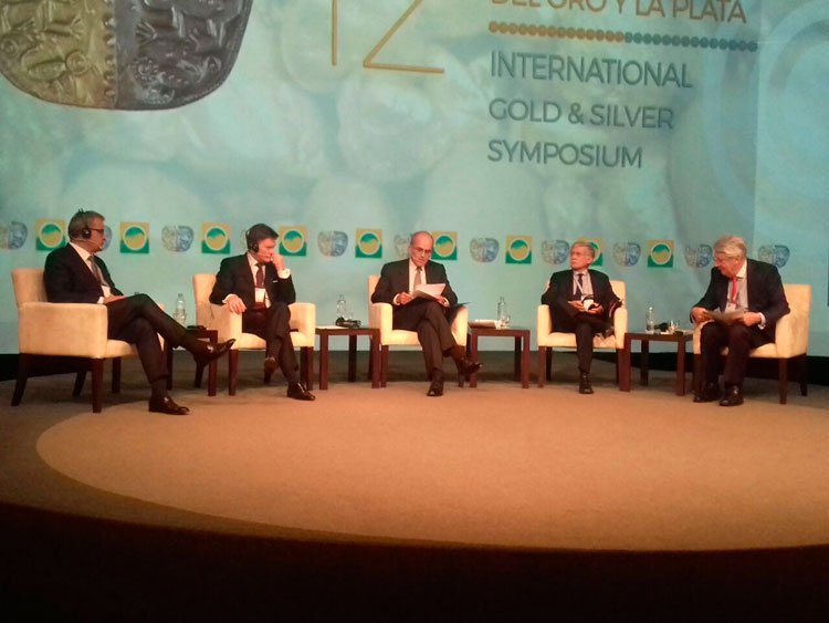 Mesa redonda: Expectativas de la Minería Aurífera del Simposium Internacional del Oro y la Plata Mesa redonda: Expectativas de la Minería Aurífera del Simposium Internacional del Oro y la Plata