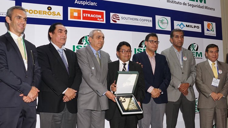 Placa de reconocimiento para Empresa Administradora Cerro Acumulación Cerro Placa de reconocimiento para Empresa Administradora Cerro Acumulación Cerro