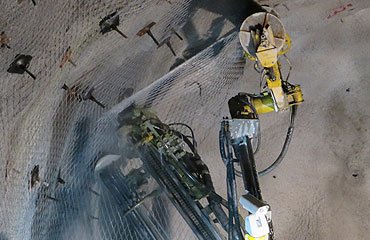 El trabajo manual se reduce al mínimo y grandes cantidades de malla se pueden procesar de forma simultánea. El trabajo manual se reduce al mínimo y grandes cantidades de malla se pueden procesar de forma simultánea.
