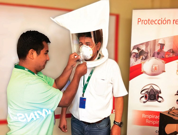La Prueba de Ajuste es una de las medidas a incluir en el Programa Administrativo de Protección Respiratoria, y su finalidad es ayudar en la adecuada colocación del respirador y su buen uso, y así tener la certeza de que se está logrando un adecuado sello facial. 