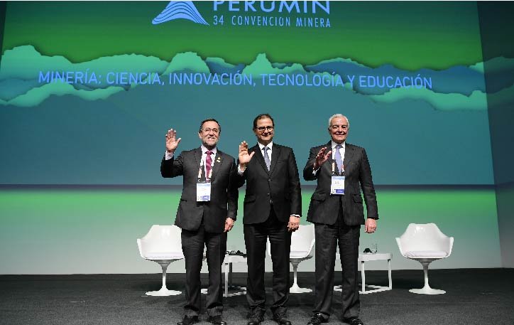 En PERUMIN estuvo el ministro de Energía y Minas, Francisco Ísmodes