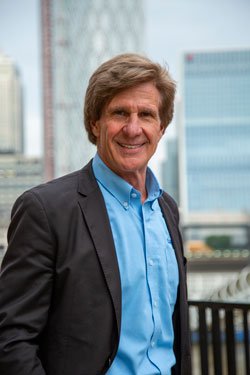 Larry Wilson es autor y CEO de SafeStart Larry Wilson es autor y CEO de SafeStart