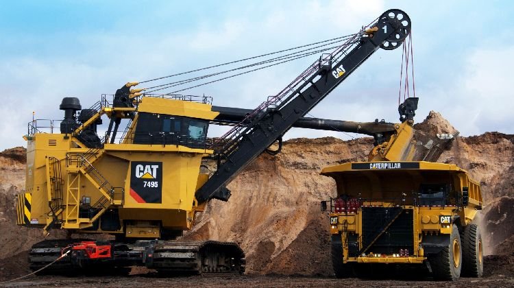 Palas y camiones gigantes Caterpillar en Cuajone baten récord mundial